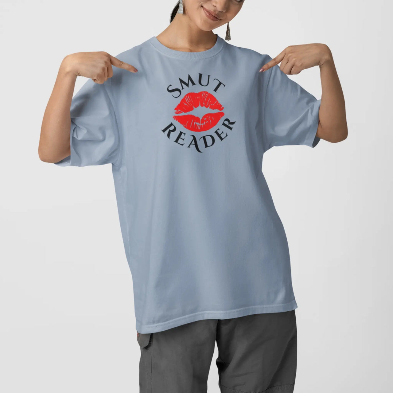 woman weraing a stone blue  smut reader v1 tshirt 